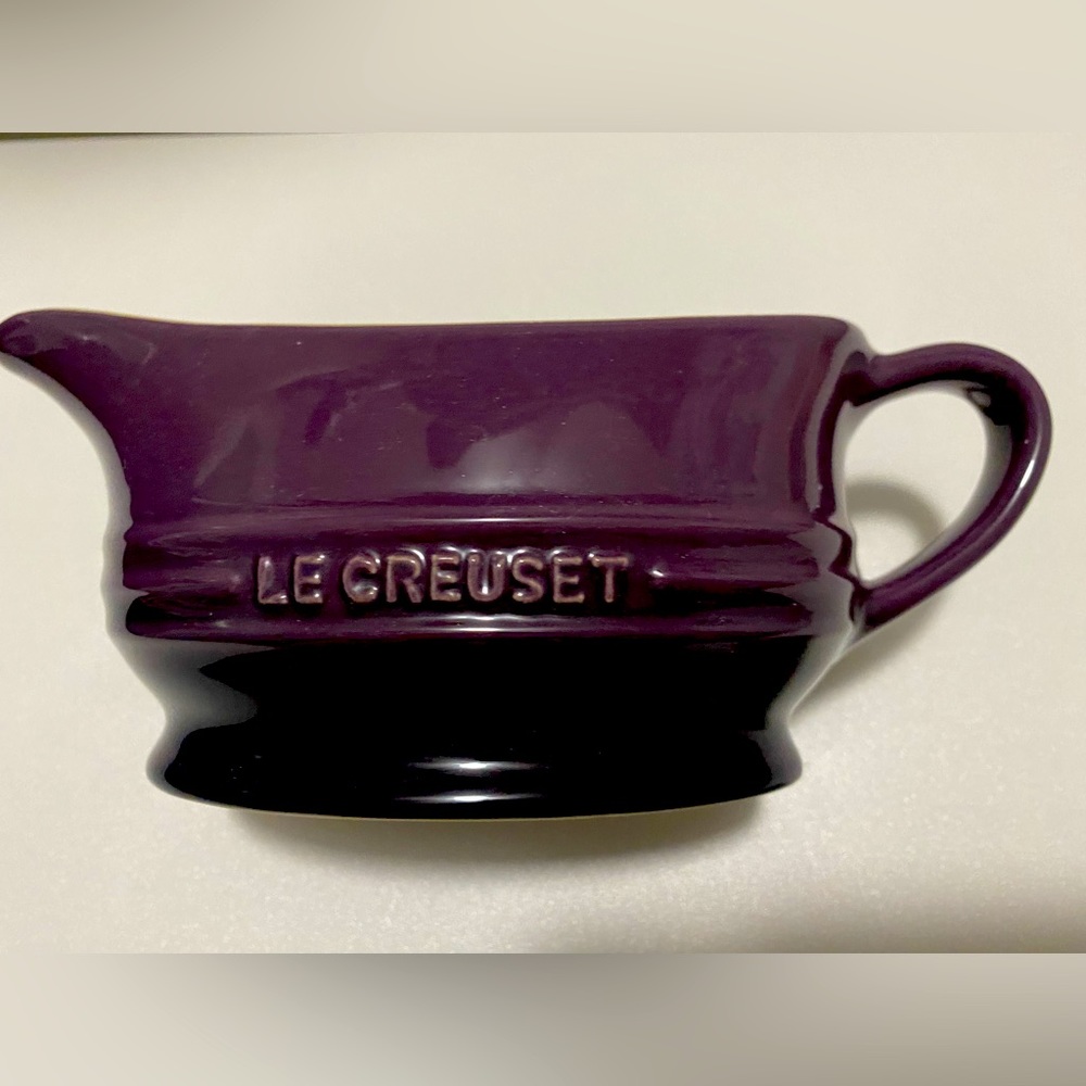 New Le Creuset Cassis Gravy Boat